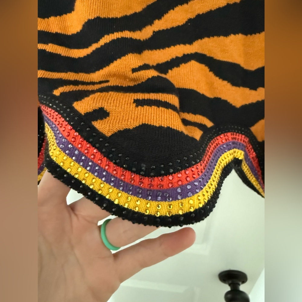 QOS Wavy Tiger Top - Picture 5 of 5